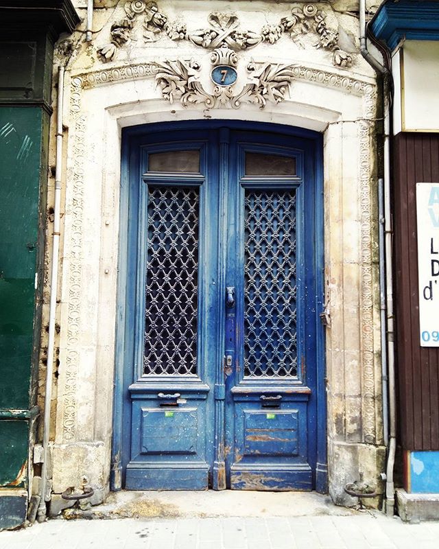 #portesdefrance #bordeaux #finoalloceanoinsmart2 #notreviefrancaise #doorslovers #doorsandwindowsoftheworld