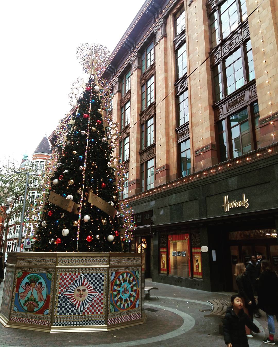 #harrods #london #christmasaddict #christmastree